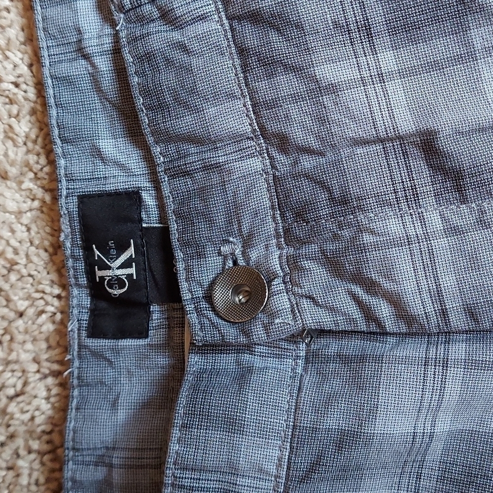 Calvin Klein shorts Size 36 - Picture 3 of 11